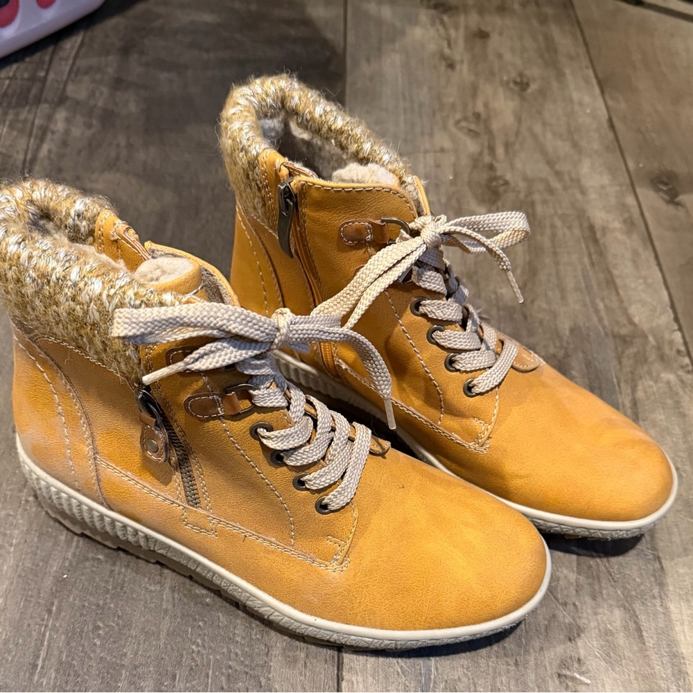 Spring Step Women's Mustard Yellow Ankle Boots. Size 9 (40)